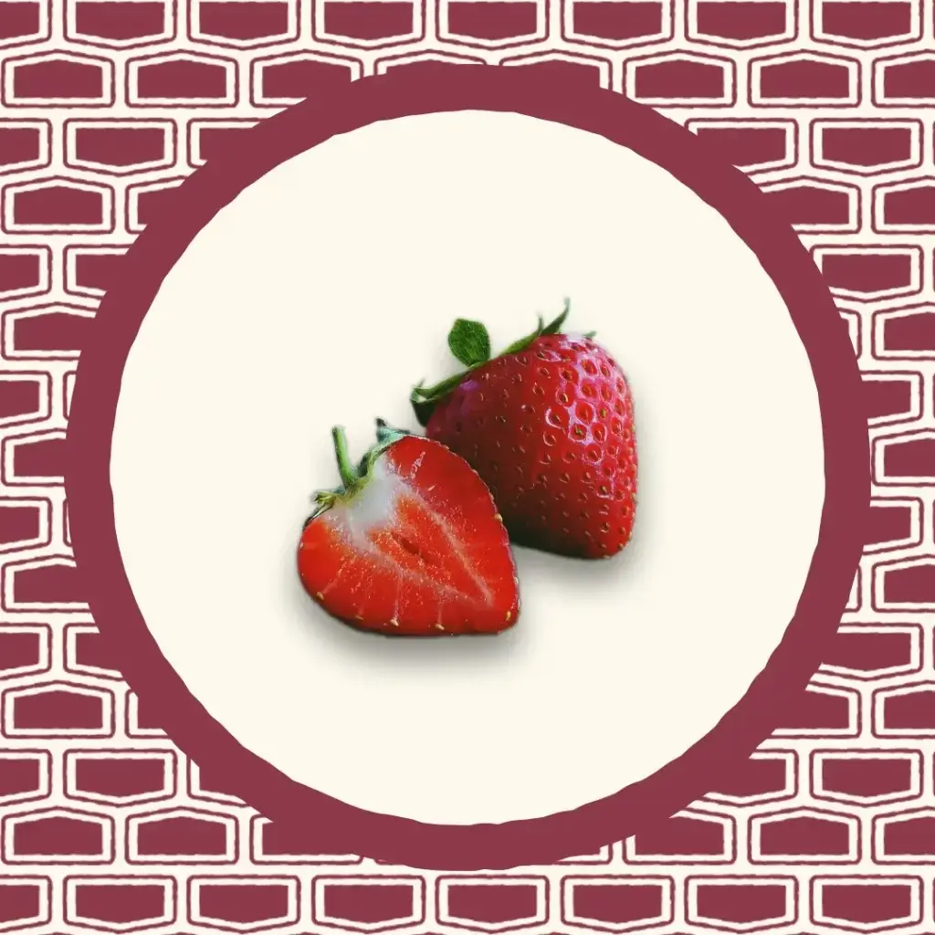 Fraises fraîches sur fond clair